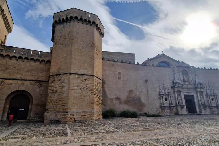 Från Salou: Rundtur i klostret Poblet med upphämtning från hotelletFrån Salou: Rundtur till klostret Poblet med upphämtning från hotellet