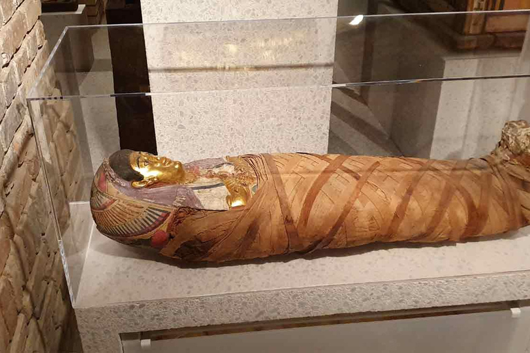 Tour privato delle piramidi di Giza, del museo delle mummie e del bazarTour privato