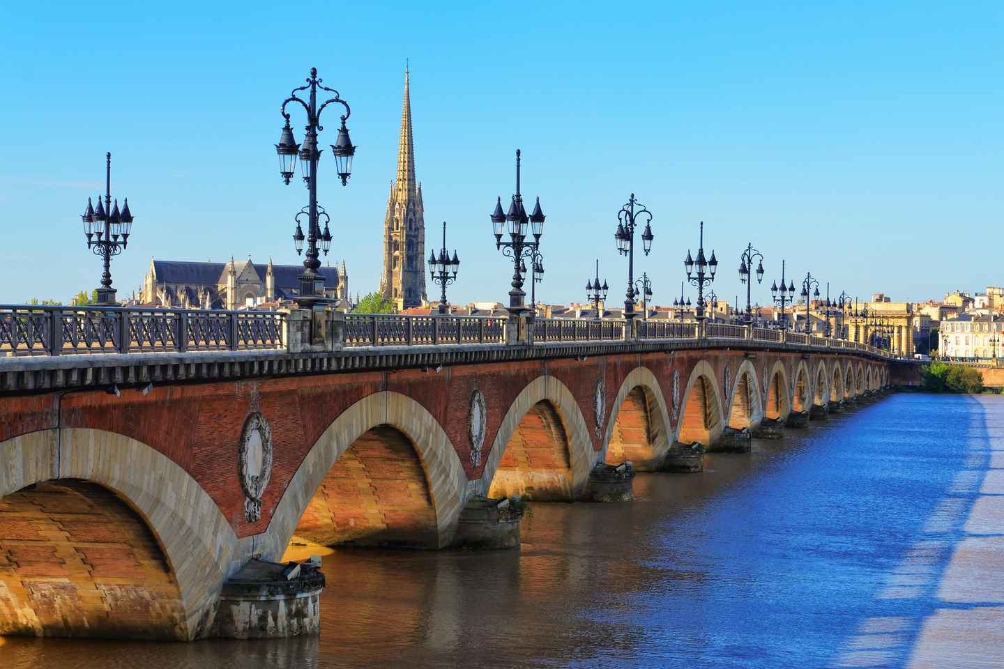 From Le Verdon Cruise Port: Bordeaux Guided Shore Excursion