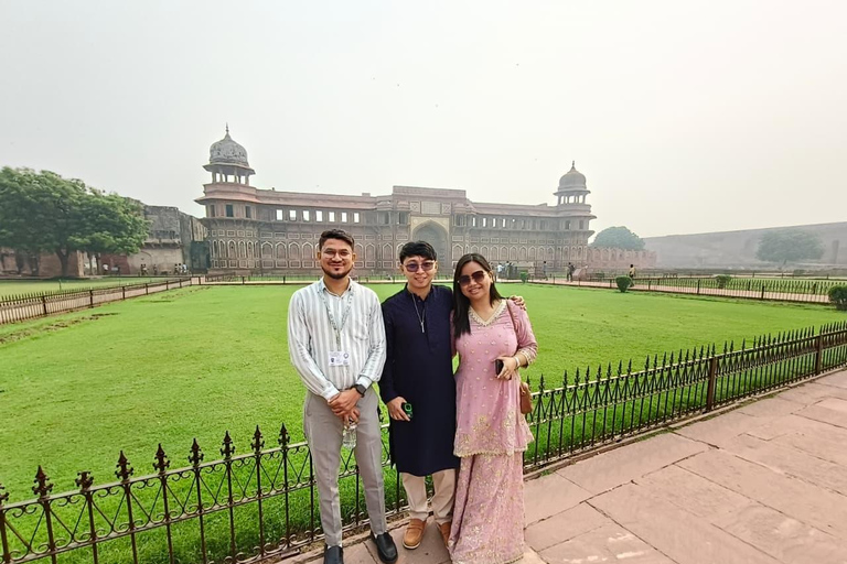 From Delhi: Private Taj Mahal & Agra Tour with 5* Lunch Only Professional Tour Guide in Agra