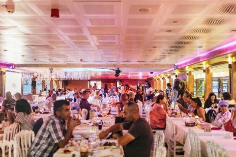 Istanbul: Bosporus Dinner Cruise & Show met privétafelDiner en onbeperkte alcoholische dranken met hoteltransfer