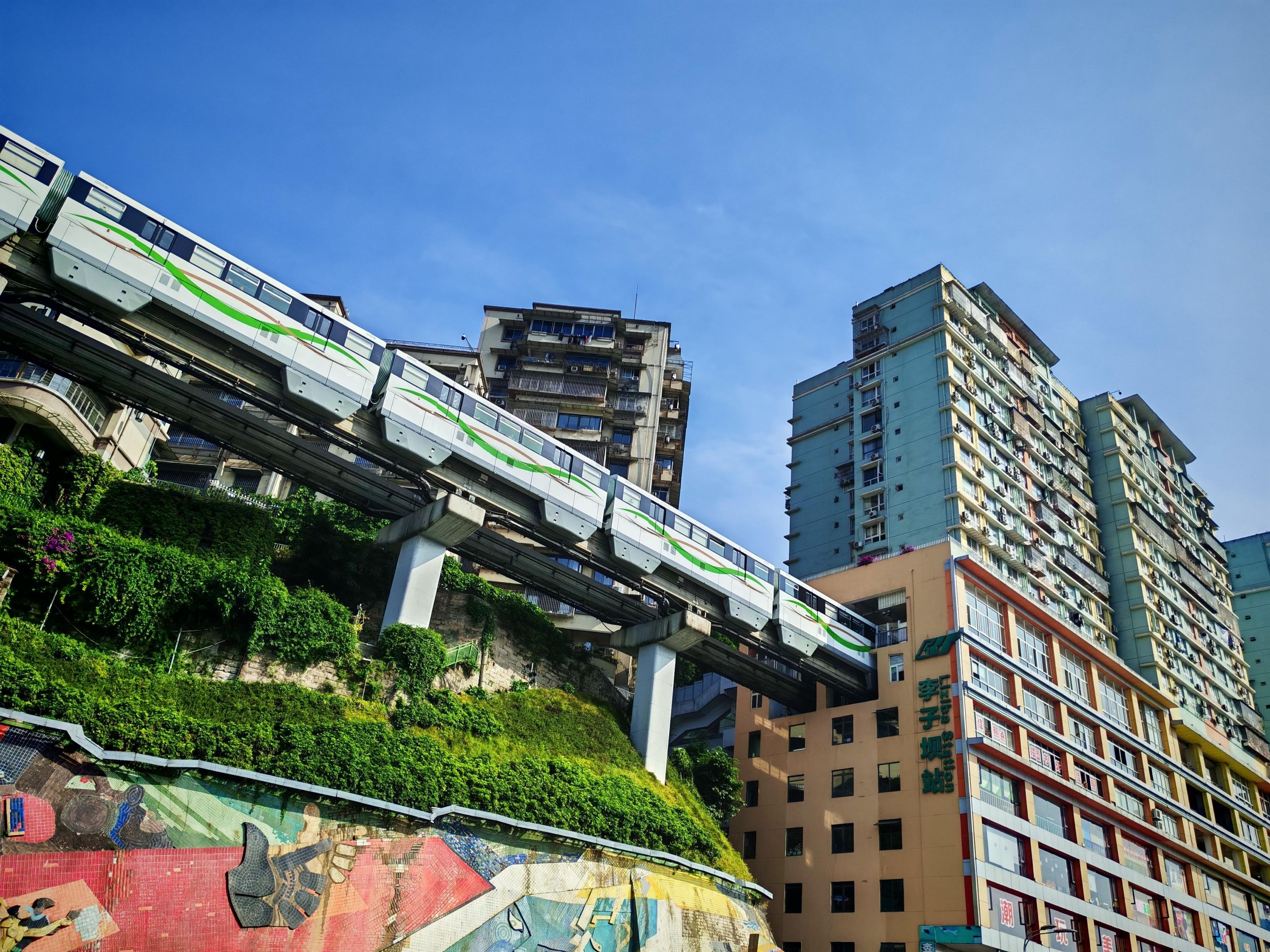 Unsere Chongqing-Tagestour: Geschichte, Einschienenbahnen & Magie