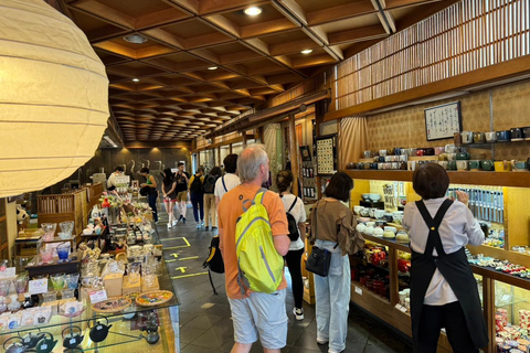 Visite de Yanaka et Sendagi : Découvrez le charme de la vieille ville de Tokyo