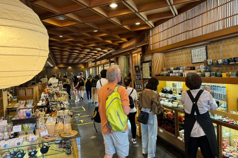 Visite de Yanaka et Sendagi : Découvrez le charme de la vieille ville de Tokyo