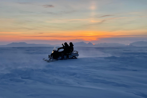 Reykjavik: Langjökull Glacier Snowmobile Tour &amp; Hot Spring