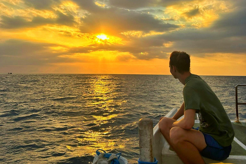 Gili Meno: Sunset Boat Adventure with Luminous Plankton
