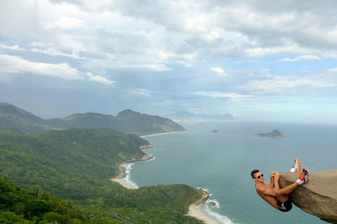 Rio de Janeiro Vandring i Pedra do Telégrafo och avkoppling på en vild strandPedra do Telégrafo - vandring och avkoppling på en vild strand