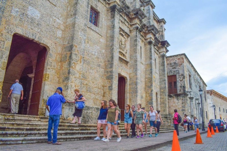 Punta Cana: Excursión de un día a Santo Domingo con entradas y almuerzo