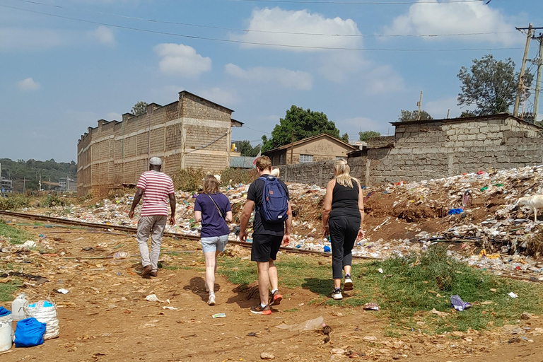 Nairobi: Półdniowa wycieczka po slumsach Kibera z przedsiębiorcą społecznym