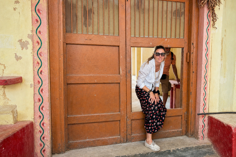 Varanasi: Personalized Walking Tour with Local Guide