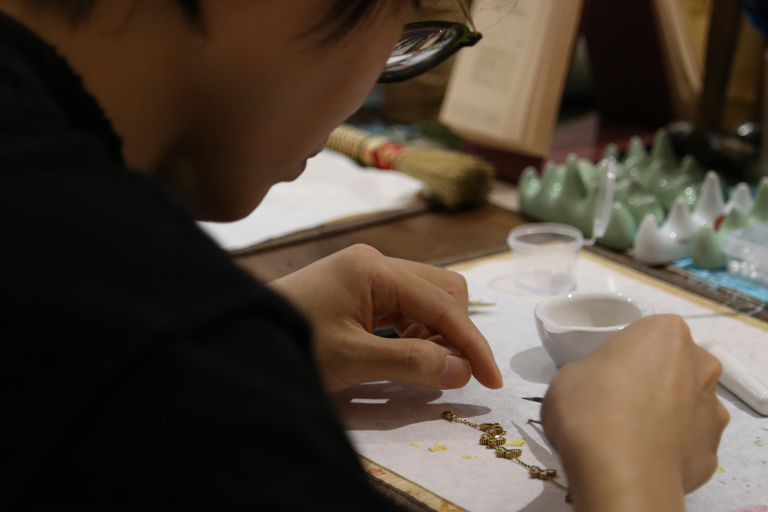 Shanghai: Mother-of-Pearl Jewelry Workshop