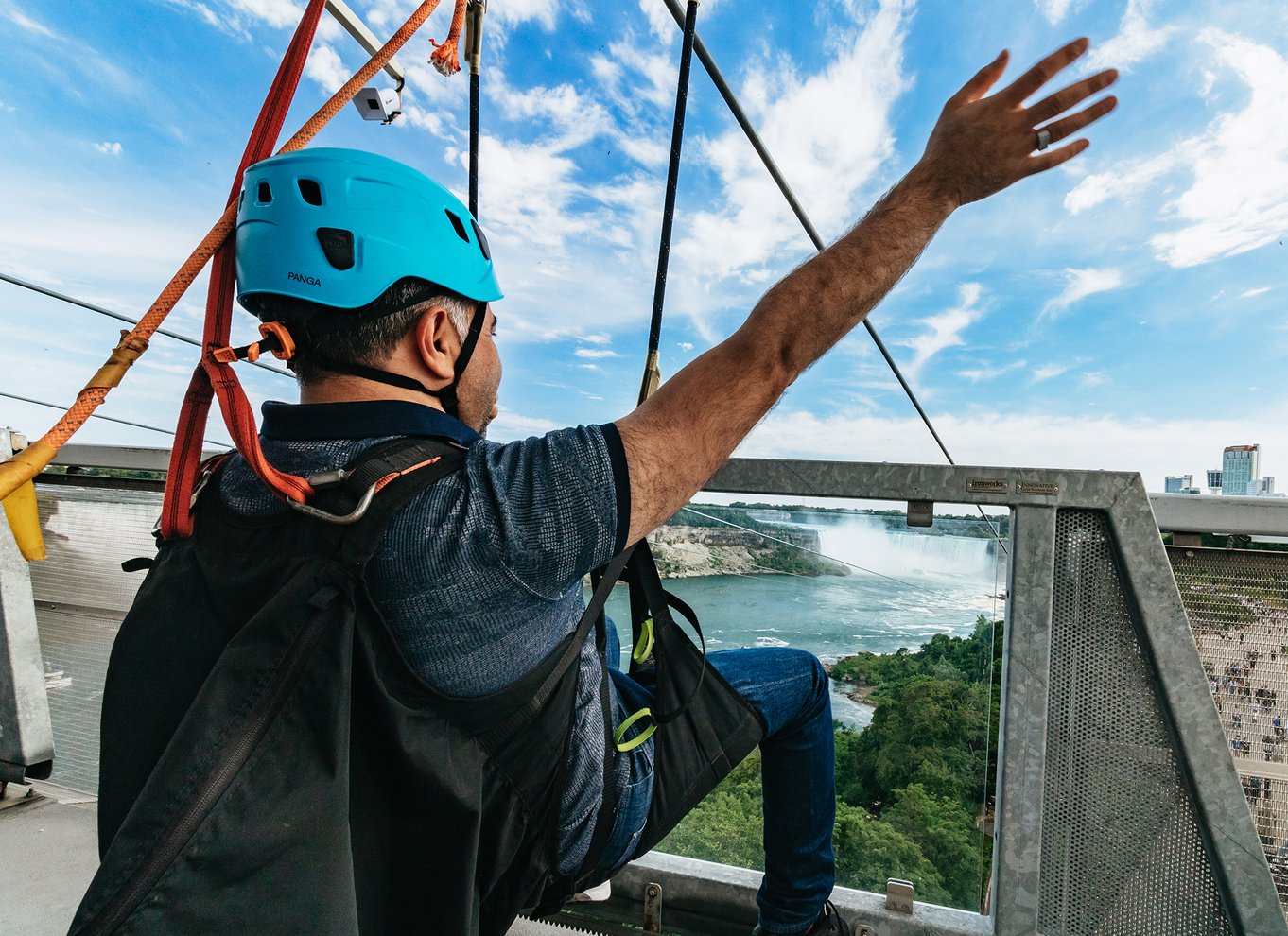 Niagara Falls, Canada: Zipline til vandfaldene