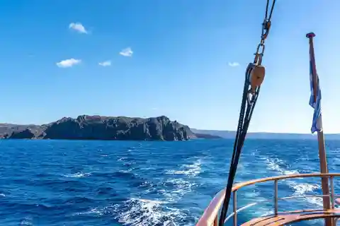 Santorini Port: Cruise to Volcano, Hot Springs & Thirassia
