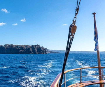 Santorini Port: Cruise to Volcano, Hot Springs & Thirassia
