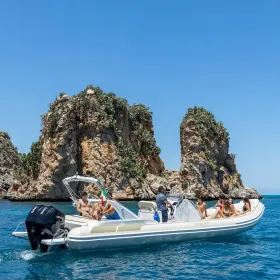 Palermo: Bootstour zum Strand von Mondello und zu den Höhlen