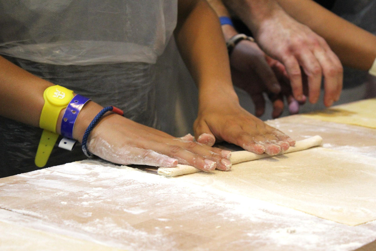 Neapol: lekcja gotowania makaronu i tiramisu z lokalnym szefem kuchni