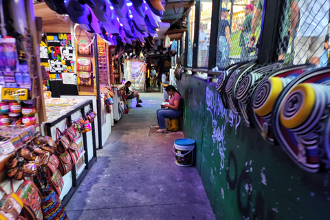 Medellín: Tour durch die Comuna 13, den Botero Park und den Metrocable mit einem lokalen Guide