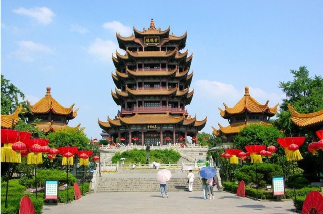 Visit Private tour to Wuhan Yellow Crane Tower &east lake by ferry in Wuhan, China