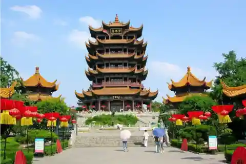 Private tour to Wuhan Yellow Crane Tower &east lake by ferry