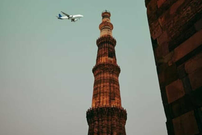 A full-day tour of Old & New Delhi Monument Express Entry