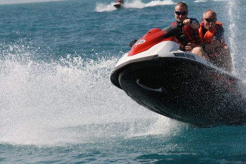 01h30 de passeio de jet ski em busca de golfinhos