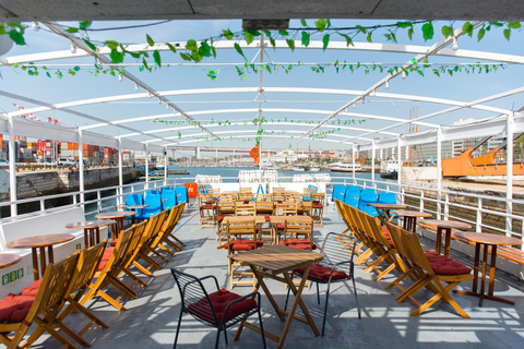 Lisbon: Tagus River Dinner Cruise with Fado Show