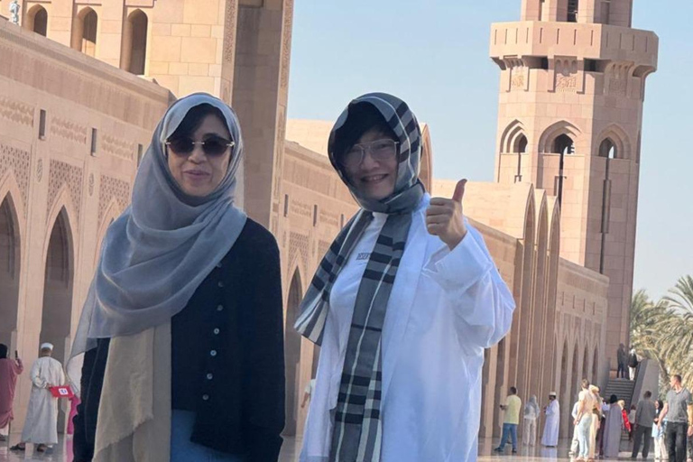 Muscat 3-Hour City Tour: Visit Mosque, Opera & Mutrah Souq