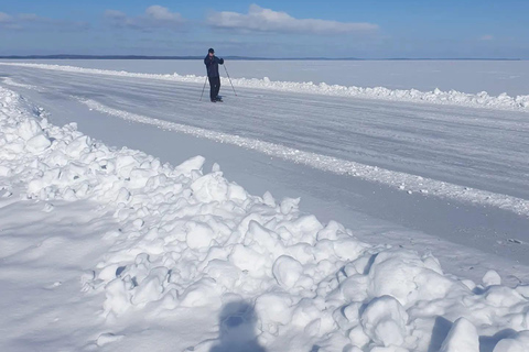 Levi: Guided Ice Skating Tour with Campfire Snack