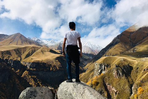 Viaggio privato alla scoperta delle montagne del Caucaso in Georgia