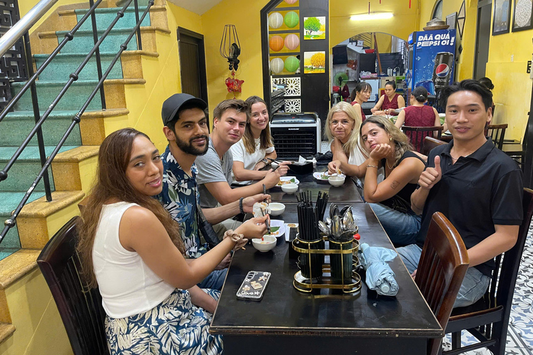 Hoi An Lantern Alley Food & Story Walk