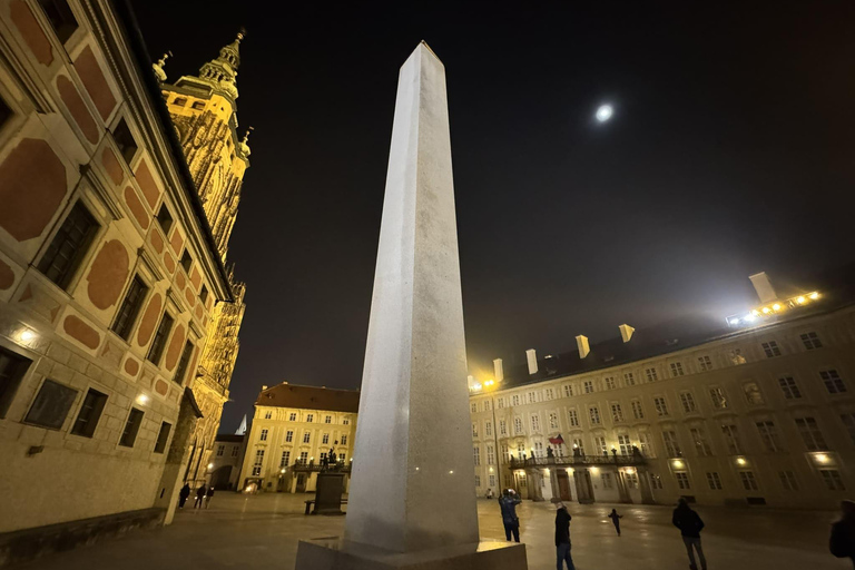Prague: VIP Prague Castle Night Walk with Panoramic Views VIP Prague Castle Night Walk with Panoramic Views (German)