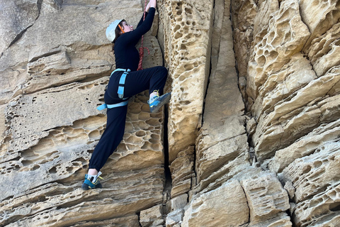 Baku: Rock Climbing Experience with Guide and Gear