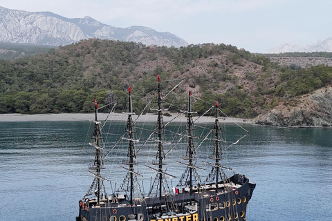 Gonster: gita in barca dei pirati all-inclusive con trasferimentoTour in barca dei pirati tutto compreso con incontro al porto di Kemer