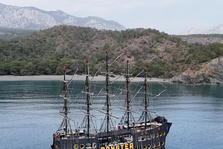 Gonster: gita in barca dei pirati all-inclusive con trasferimentoTour in barca dei pirati tutto compreso con incontro al porto di Kemer