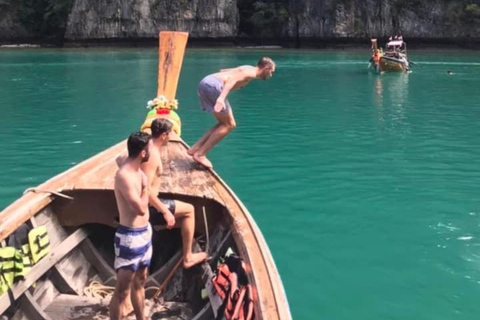 Au départ de PHI PHI - 7 îles à bord d&#039;un bateau à longue queue