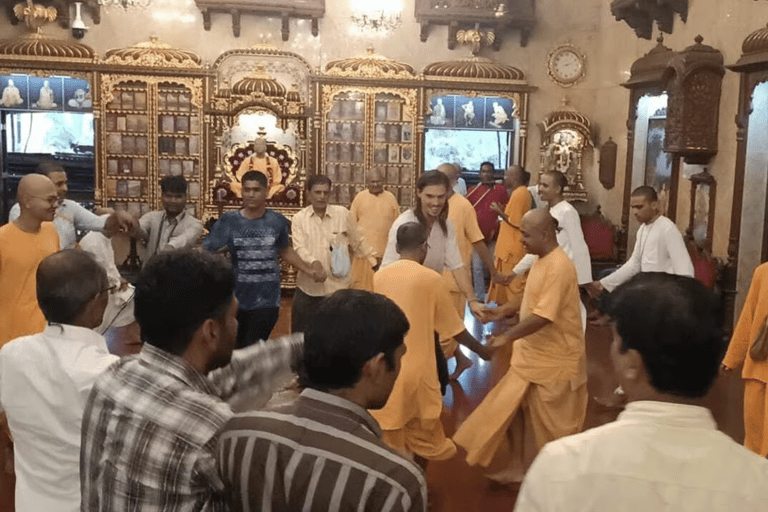Mumbai: City Tour with Hotel Pickup and Drop-off Driver Guided Private City Tour + Group Elephanta Caves Tour