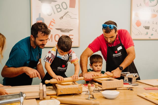 Roma: clase de elaboración de pasta fresca con vino y helado