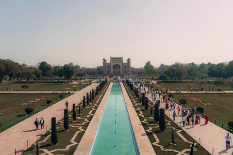 Visita sin cola al Taj Mahal con entradaSólo servicio de guía turístico