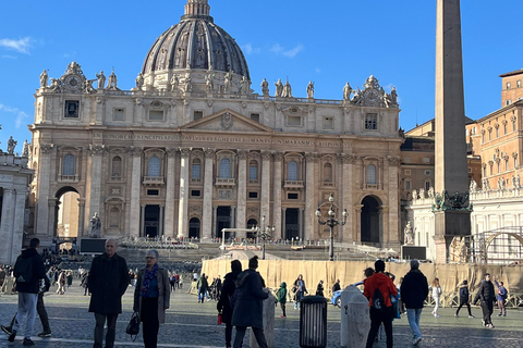 Rome: St. Peter&#039;s Basilica and Papal Grottoes Guided TourGroup Guided Tour in English