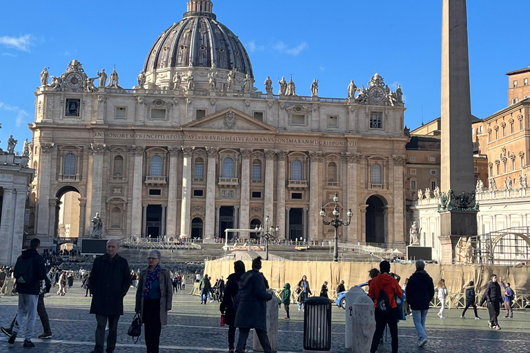 Rome : Visite guidée de la basilique Saint-Pierre et des grottes papalesVisite guidée en groupe en français