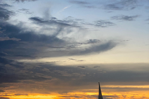 Santa Marta Bay: Sunset on a sail boat