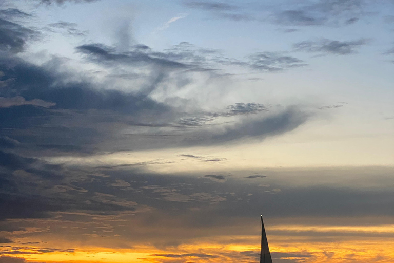 Santa Marta Bay: Sunset on a sail boat