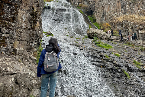 从埃里温出发：霍尔维拉普、诺拉万克、杰尔穆克和鸟洞霍尔维拉普、诺拉旺克、杰尔穆克私人观光（不含导游）