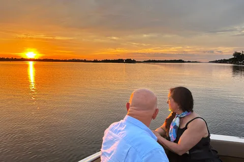 Daytona Beach: Small Group Champagne Sunset Cruise