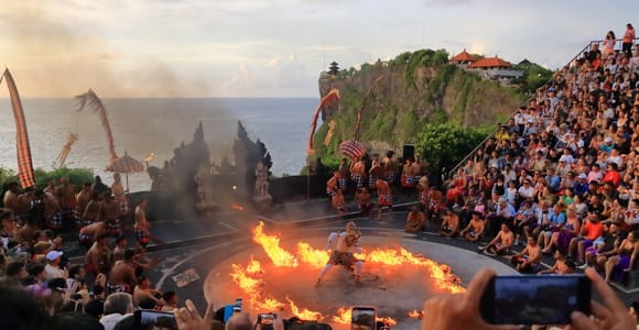 Uluwatu: Temple Walking Tour & Kecak Dance at Sunset/Evening