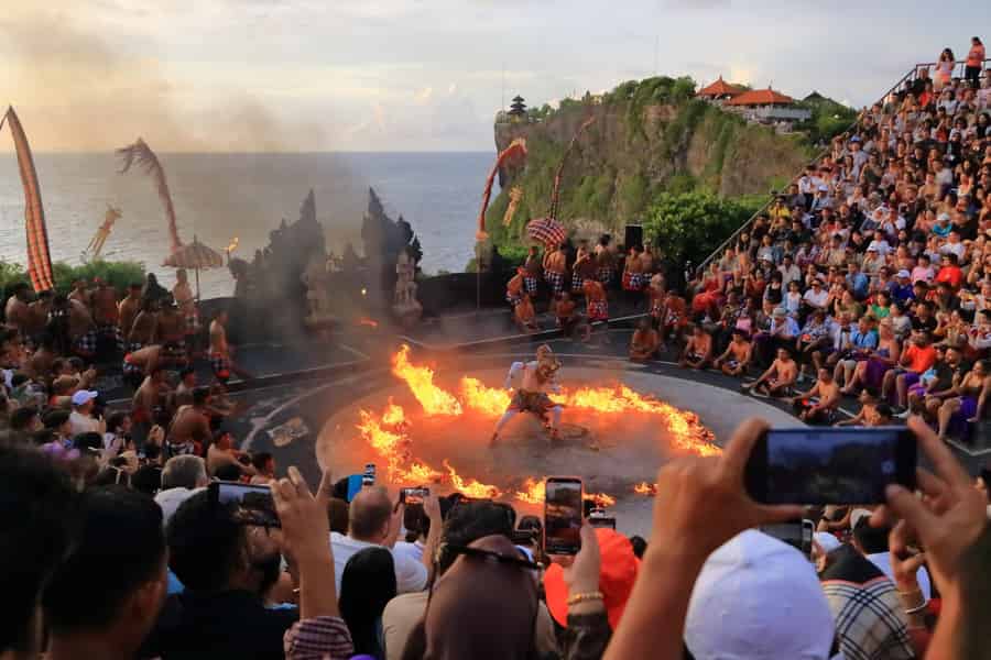 Uluwatu: Rundgang durch den Tempel & Kecak-Tanz bei Sonnenuntergang/am Abend. Foto: GetYourGuide Uluwatu: Rundgang durch den Tempel & Kecak-Tanz bei Sonnenuntergang/am Abend. Foto: GetYourGuide