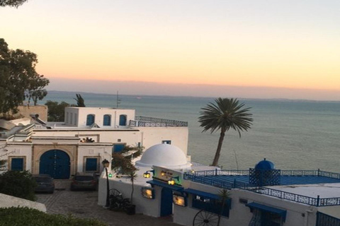 Z Hammamet: Sidi Bousaid o zachodzie słońca