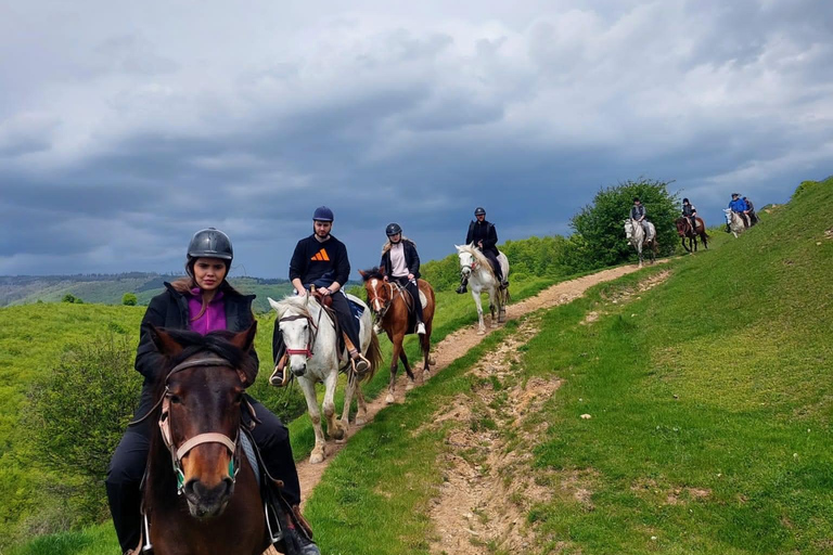 Bucarest : Randonnée à cheval dans la nature et déjeuner traditionnel