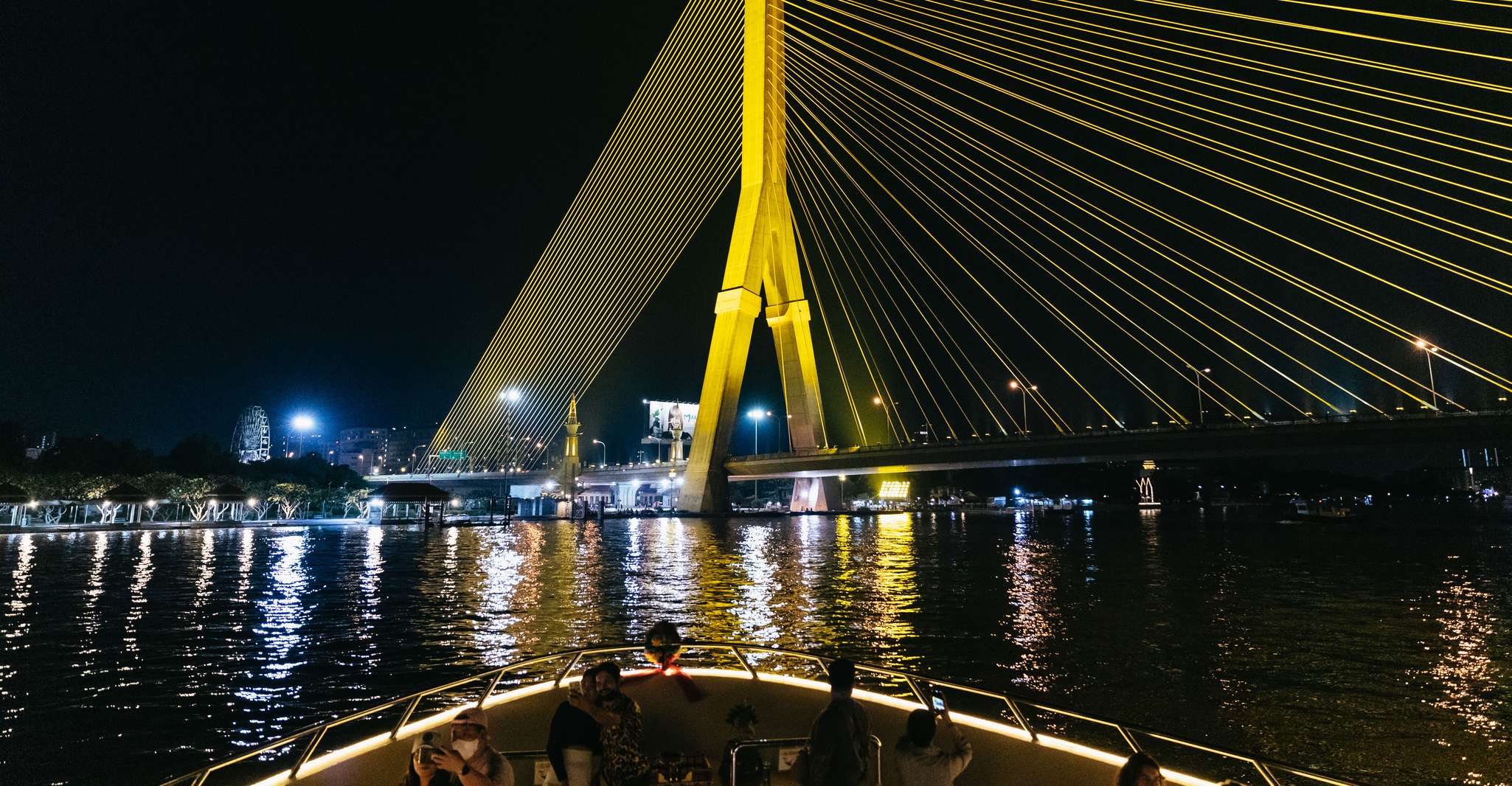 Bangkok, crucero por el río cena en la princesa Chao Phraya - Hizvo