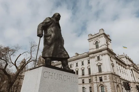 ロンドンチャーチルの生涯と第2次世界大戦（戦争会議室見学付き